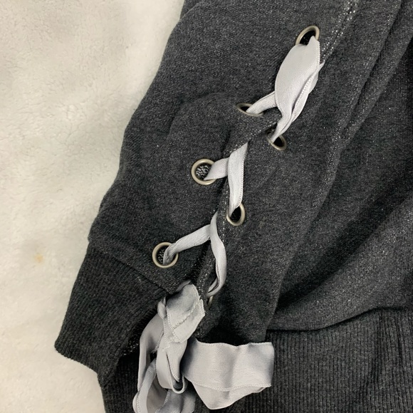 Aerie Grey sweater with ribbon - Picture 2 of 3